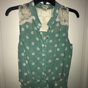 turquoise top with lace detailing💙